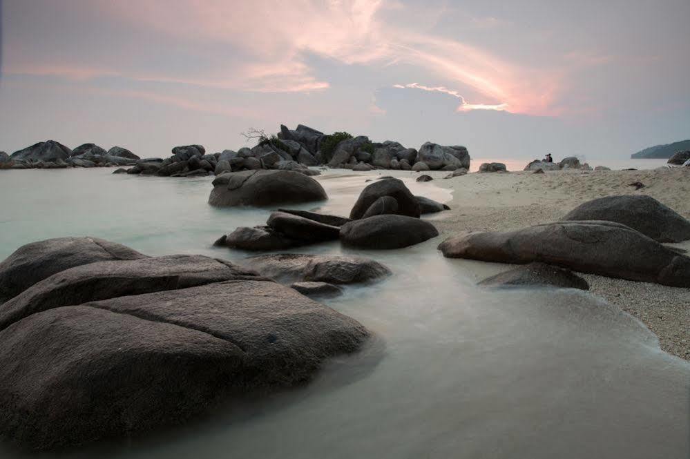 Tuna Bay Island Resort Kampong Pasir Hantu Eksteriør billede